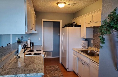 Oklahoma City House | OKC - Curtis · Self Check-in-King-Fast wifi-20min 2 anywhere
