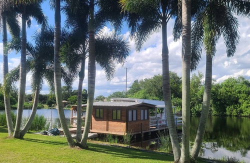 Taylor Creek House | "OKEETIME" fish golf 360 night up to 8 sleeps 16 pontoon xtra READ DETAILS ty