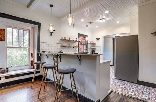 Sunny Point House | Old Florida Charm Arts District 3br Steps to River