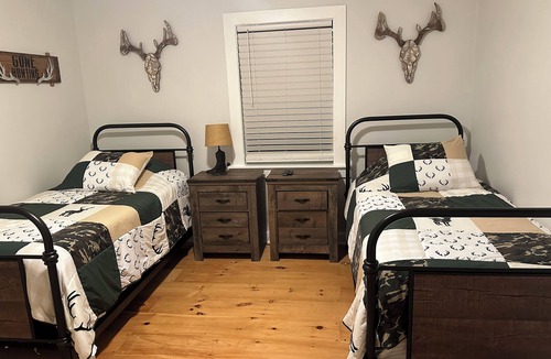 Okeechobee House | Ole Glory is a Charming 3-bedroom farmhouse in Okeechobee with WiFi, AC