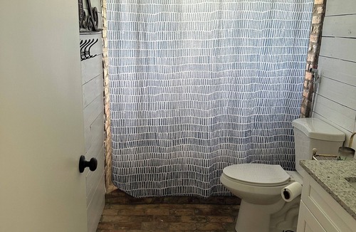 Okeechobee House | Ole Glory is a Charming 3-bedroom farmhouse in Okeechobee with WiFi, AC