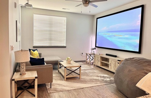 Speedway Apartment | Oliver Capital- Theater Getaway