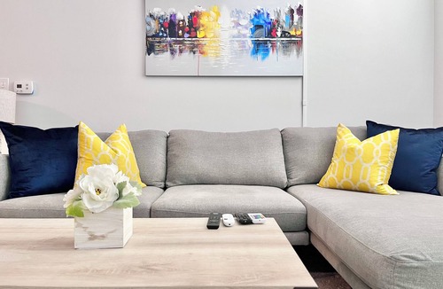 Speedway Apartment | Oliver Capital- Theater Getaway