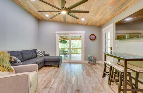 Fort White House | On-Site Spring & River Access! Sunshine State Stay
