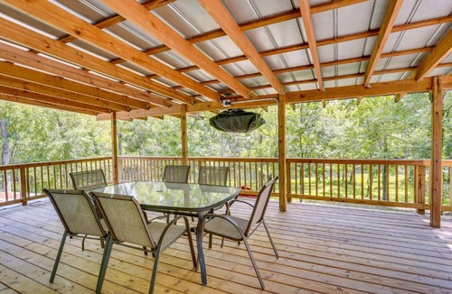 Fort White House | On-Site Spring & River Access! Sunshine State Stay