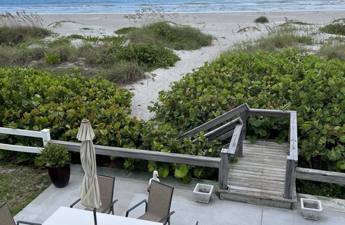 Crescent Beach Condo | ON the Beach! Fully Updated Condo with Beach/River Views- Longer Stay Discounts