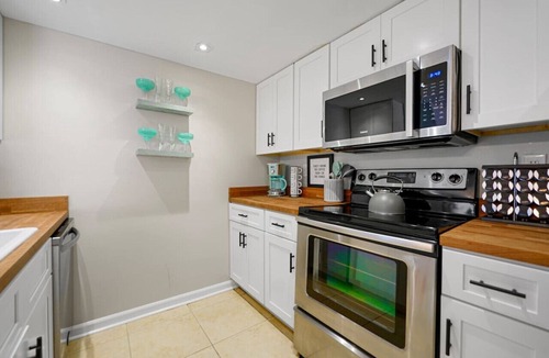 Vilano Beach Villa | Orange Oasis l Spring and Summer deals! Book now!