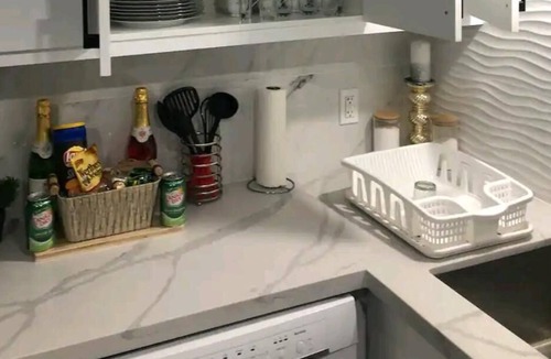 Oshawa Apartment | Oshawa Getaway!