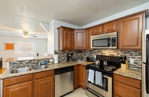 Stillwater Apartment | OSU 2 bed unit 6 blocks to stadium (sleeps 6)