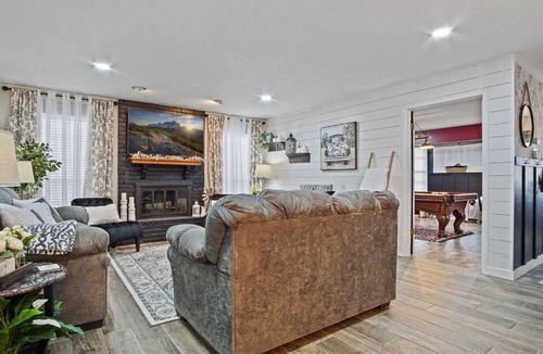 Norman House | OU Hideaway Your Relaxing Retreat with Hot Tub