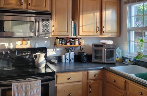 Swainsboro House | Oversized 1932 bungalow with updates. Only 2 hours from Tybee Island, Georgia