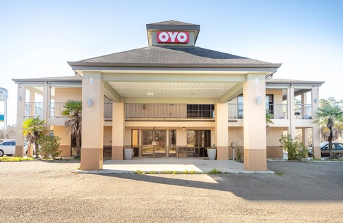 Kinder Hotel | OYO Hotel Kinder