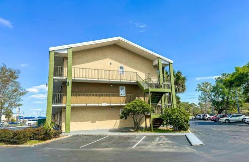 Mobile Hotel | OYO Hotel Mobile, AL I-65 at Airport Blvd