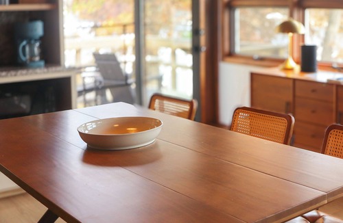 Pimento Cottage | Ozran Cottage - a mid-century Lakefront getaway