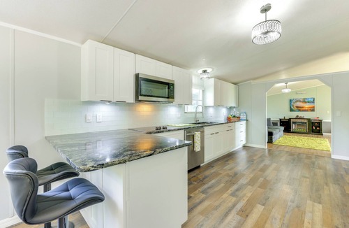 Palatka House | Palatka Hideaway w/Fireplace & Private Porch