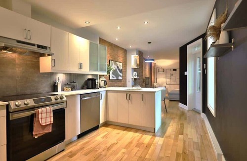 Sainte-Marie Apartment | Panet – Chic 3BR Apt with Exposed Brick wall