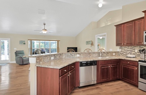 Sebastian Highlands House | ☆☀︎❀Paradise Oasis! Beautiful Heated Pool, Pet Friendly, Wi-Fi, Near Beaches!