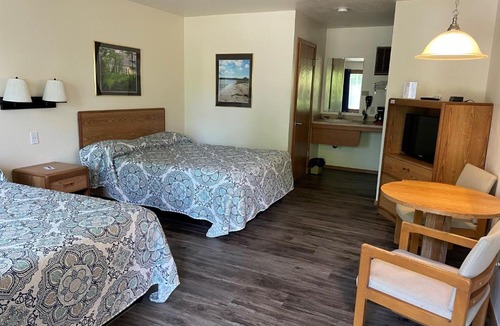 Ellison Bay Hotel | Parkside Inn