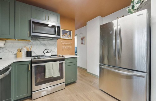 Fort Wayne House | Parkview Pearl | 5 BR Garage | W/D Extended Stays