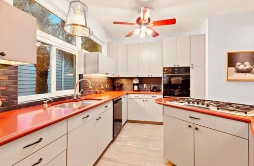 Pass-a-Grille House | Pass-a-Grille Beach Home - Footsteps from the beach!
