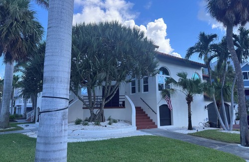 Pass-a-Grille House | Pass-a-Grille Beach Home - Footsteps from the beach!
