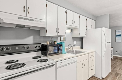 Sunnyland Apartment | Peaceful 2BD 10 mins from DT Peoria