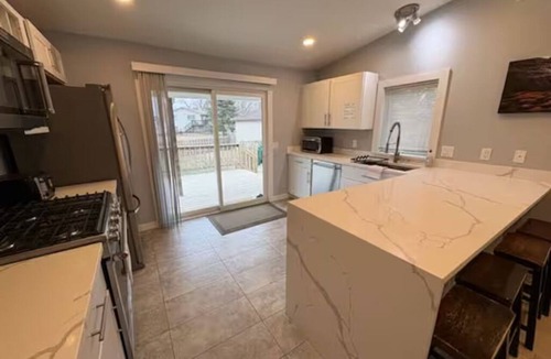 McFarland House | Peaceful and Spacious Home With Fenced Yard - 15 Min to Madison