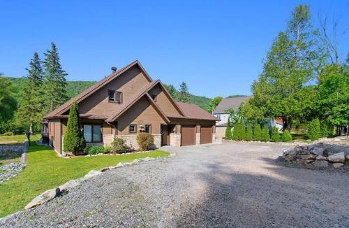 Notre-Dame-de-la-Salette Ski Chalet | Peaceful Retreat on Lac de l'Argile