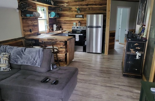 Smith River Ski Chalet | Peaceful chalet in charming Stuart in Bull mountain near Philpott Lake