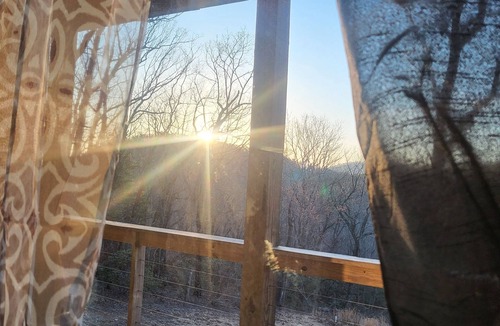 Smith River Ski Chalet | Peaceful chalet in charming Stuart in Bull mountain near Philpott Lake