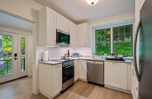 Ephraim House | Peaceful Getaway | Walk to Bay & Town