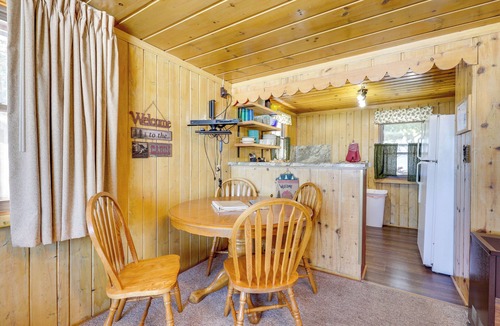 Arbor Vitae Cabin | Peaceful Lakefront Cabin, 5 Mi to Dtwn Minocqua!