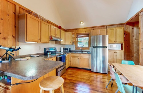 Oxford House | Peaceful lakeside retreat with prairie views, fire pit, grill, kayaks & canoe