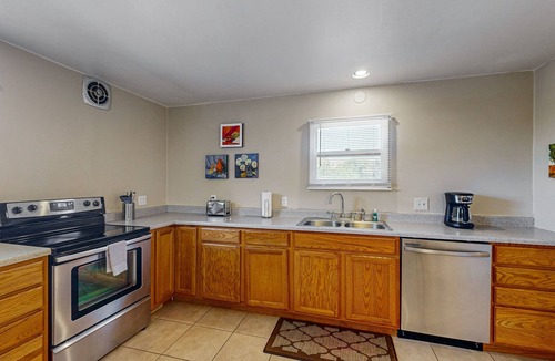 Santa Fe House | Peaceful Mountain-View Retreat on 3 Acres - 10 Mins to Historic Plaza