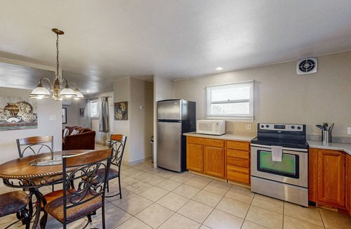 Santa Fe House | Peaceful Mountain-View Retreat on 3 Acres - 10 Mins to Historic Plaza