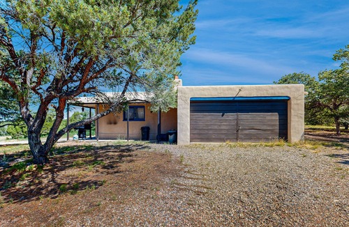 Santa Fe House | Peaceful Mountain-View Retreat on 3 Acres - 10 Mins to Historic Plaza