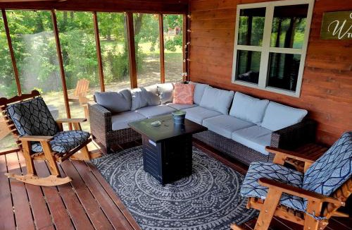 Calico Rock House | Peaceful Paradise: Cabin Getaway with Unmatched River Views in Arkansas