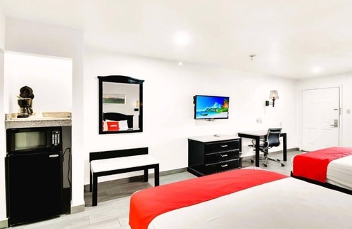 Oakville Hotel | Peaceful Unit Near Dairy Queen – Pet Friendly, Pool & On‑site Parking
