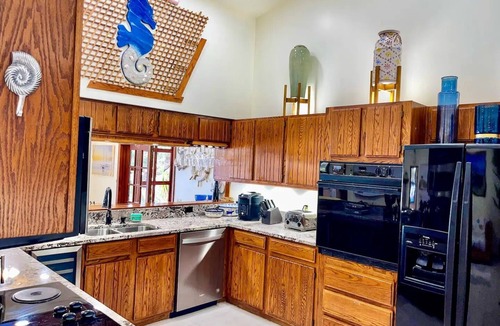Interchange Square House | Pellicanus House. Waterfront Paradise+Pool+Hot Tub+ Kayaks Adventure!