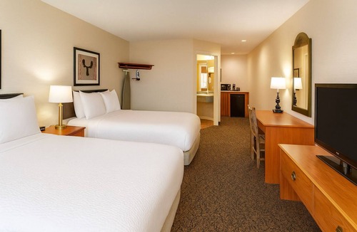 Peoria Hotel | Peoria Rustic Stay! Deluxe 2 Double, Stoney Creek, Easy I-74 Access | 3 Units