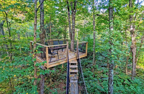 Saint-Faustin-Lac-Carre House | Perched treehouse built around a tree, bridge and deck | Lodging #12