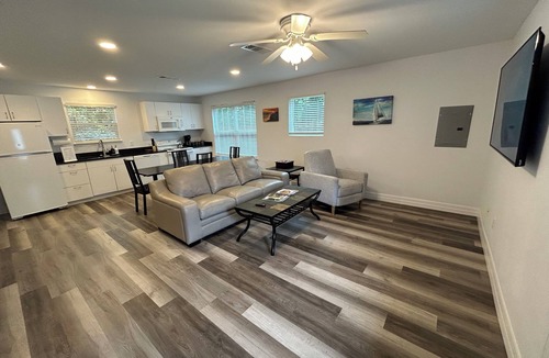 Sanders Beach House | Perfect 1Bed 1 Bath /Downtown Pensacola, Fl /20 mins to Beach