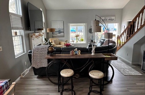 Oshkosh Condo | Perfect for EAA! Beautiful waterfront 3-bedroom Condo