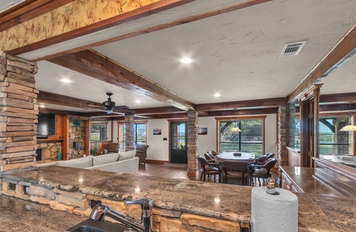 Palo Pinto County House | Perfect multi-family getaway close to Hells Gate and Bluff Creek Marina