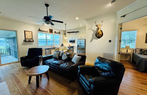 Mobile House | Perfect waterfront home on Dog River, Mobile, AL. Bring your boat!