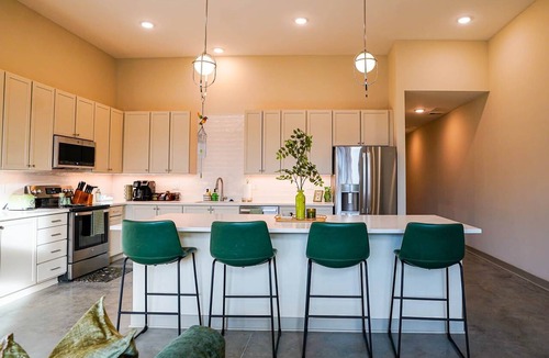 Oread Apartment | Peridot Suite - NEW (2bdrm/2bath) Loft