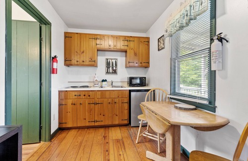 Fancy Gap Cabin | Pet Friendly 2 Bedroom Cabin Hideaway For 4! Cabin 7