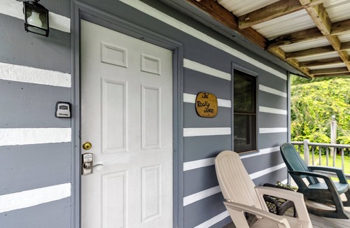 Fancy Gap Cabin | Pet Friendly 2 Bedroom Cabin Hideaway For 4! Cabin 7