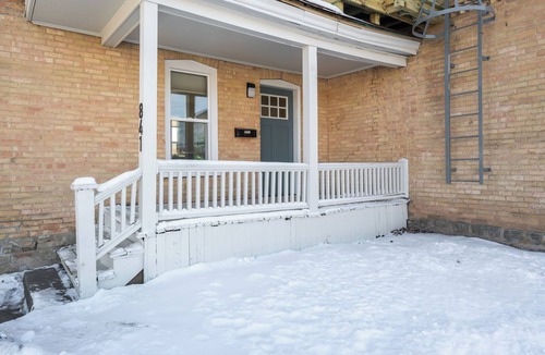 Appleton Apartment | Pet-Friendly 2BR | Workspace & Free Parking | Historic