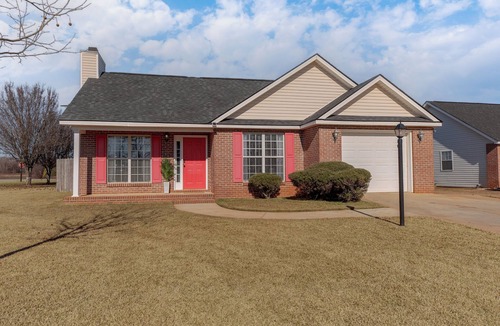 Warner Robins House | Pet Friendly 3BR | Fenced Yard + Near RAFB